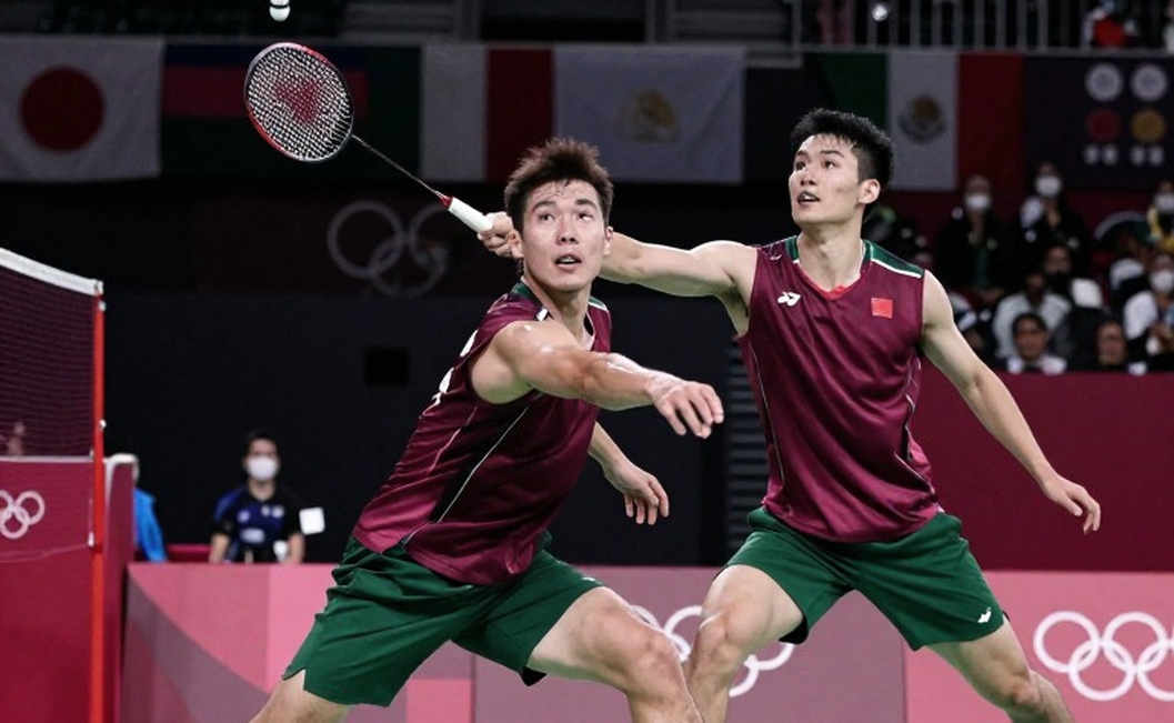 Alwi Farhan Trains with Kento Momota Ahead of Asian Games 2026: Reading Signals from a Session with No Data Alwi Farhan Trains with Kento Momota Ahead of Asian Games 2026: Reading Signals from a Session with No Data