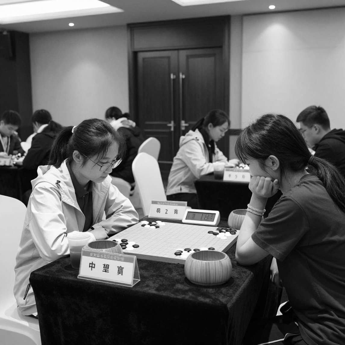 GCL 2026: Nepomniachtchi khiến Carlsen toát mồ hôi trước khi vượt qua Sindarov trên đồng hồ
