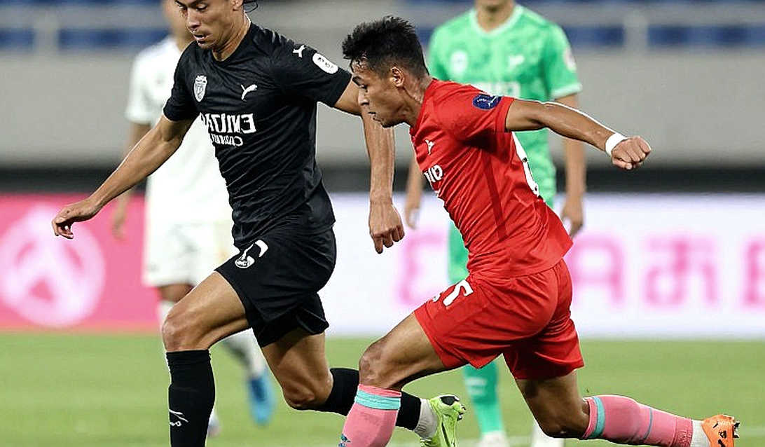Vietnamese Football: When the National Team's Glory Cannot Fill the Gap Beneath the Club Foundation