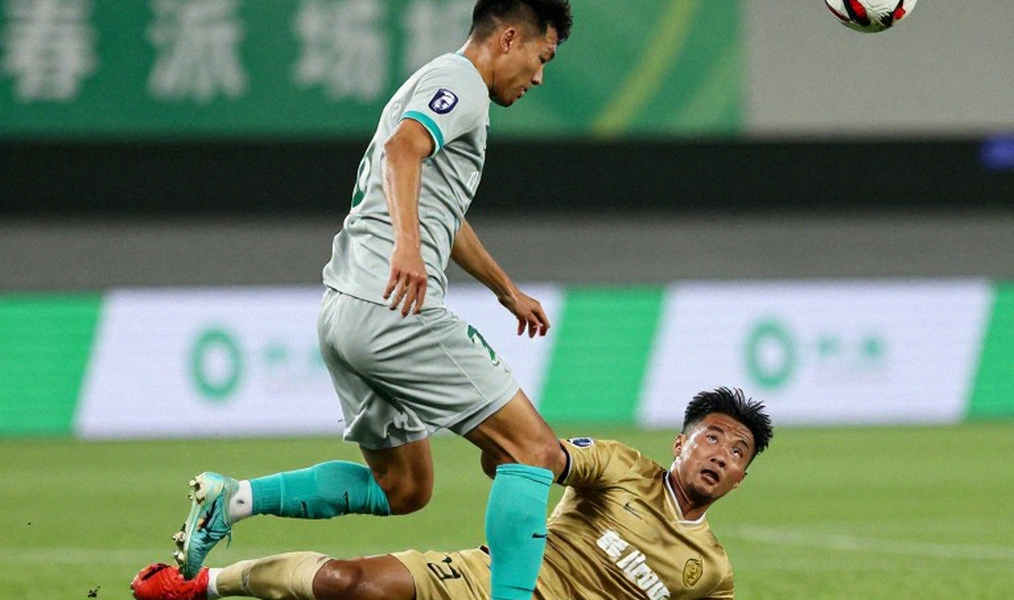 Dinh Bac Emotional After Scoring for Vietnam: One Goal, Two Assists and a Third Captaincy