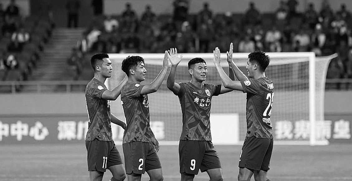 Khuỷu tay của Patrik Lê Giang và bài kiểm tra Pakistan: Kim Sang Sik đang cược vào điều gì?