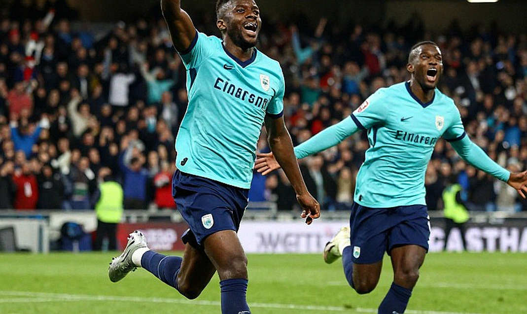Manuel Akanji lo mất danh hiệu vô địch khi Manchester City đối diện án phạt tài chính