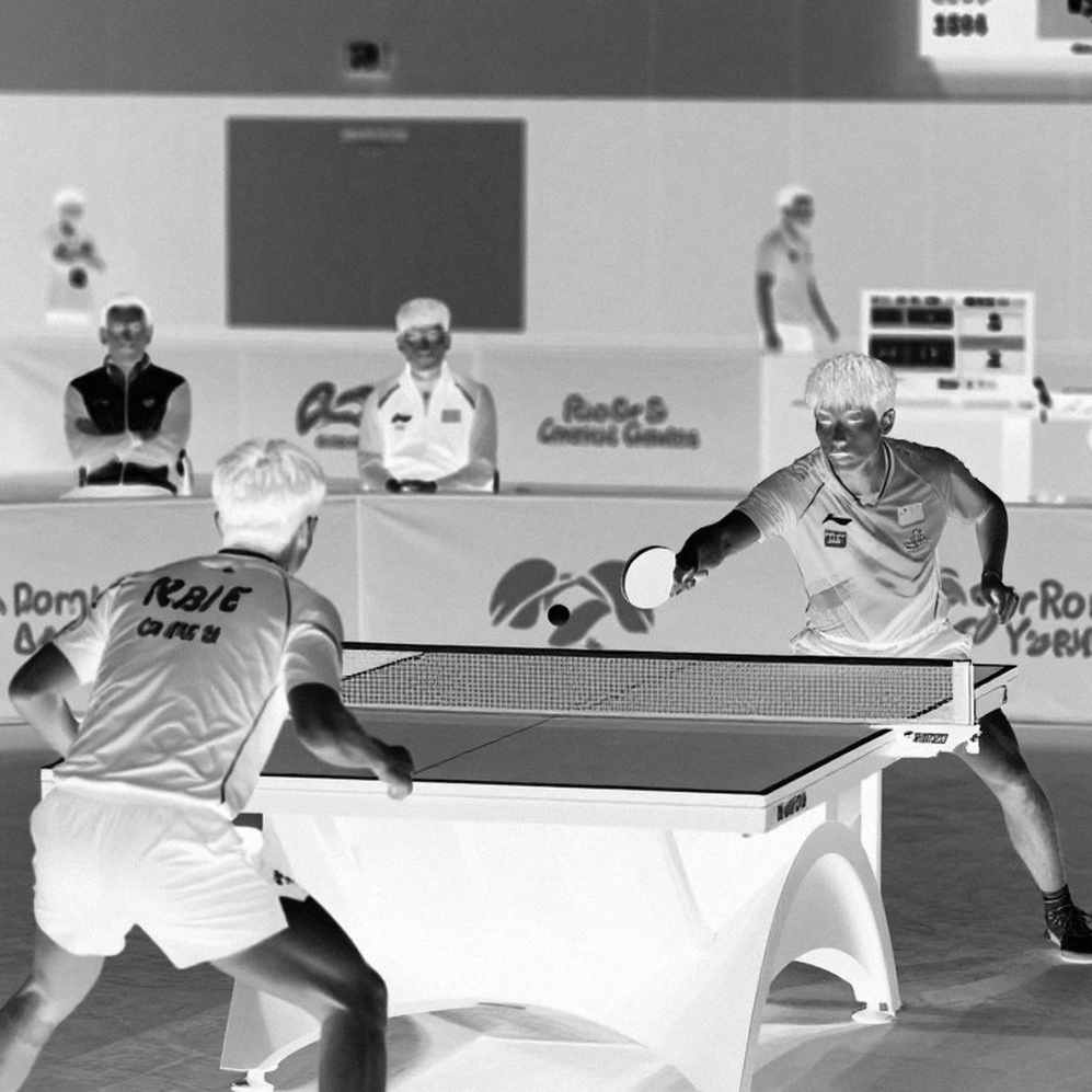 Chiếc vợt quấn chặt cổ tay và chuyến đi Pháp: Bóng bàn Paralympic Anh bước vào giai đoạn nước rút