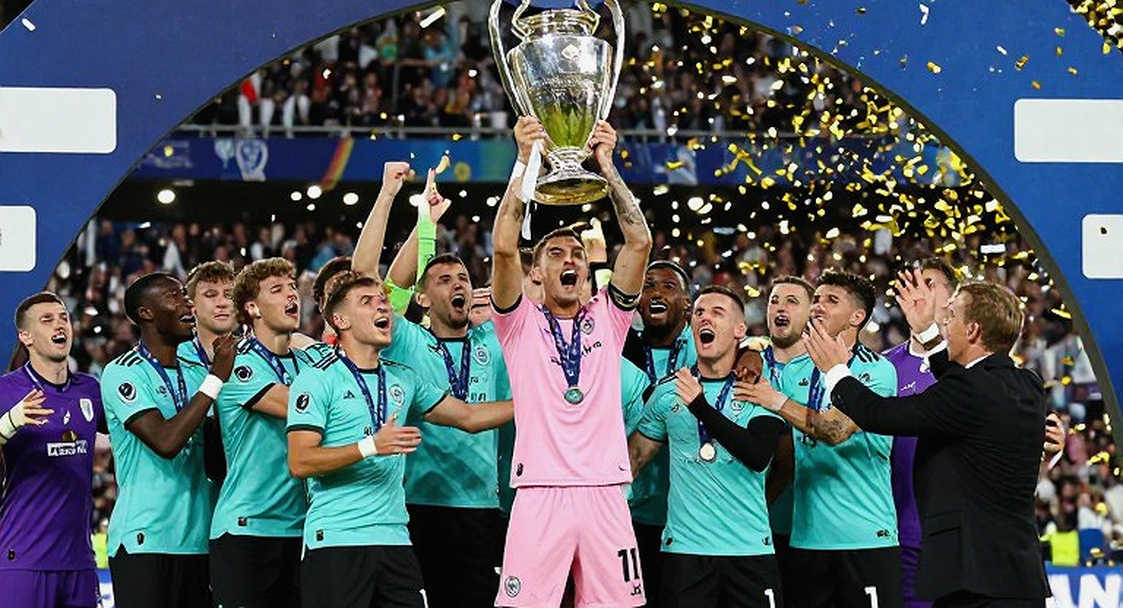 Hands That Never Touch the Trophy: V.League and Vietnam's National Team in a Season of Invisible People Hands That Never Touch the Trophy: V.League and Vietnam's National Team in a Season of Invisible People